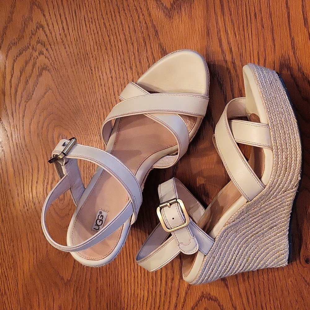 UGG Jackilyn Platform Wedge Sandal size 9